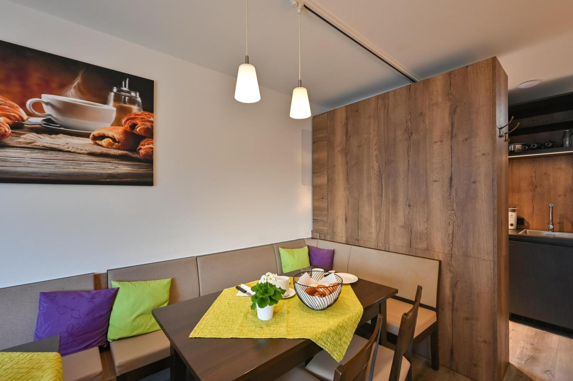 Hotel Gaestehaus Stock Zimmer Sahnehaeuble Фридрихсхафен Экстерьер фото